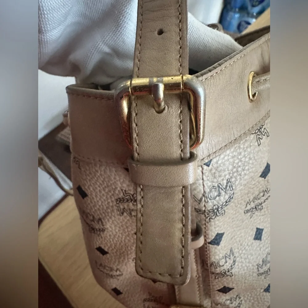 MCM Cream Crossbody Bag with Iconic Logo and Adjustable Strap - Picture 10 of 12